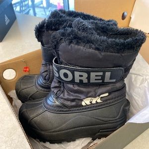EUC kids Sorel Winter Boots with box